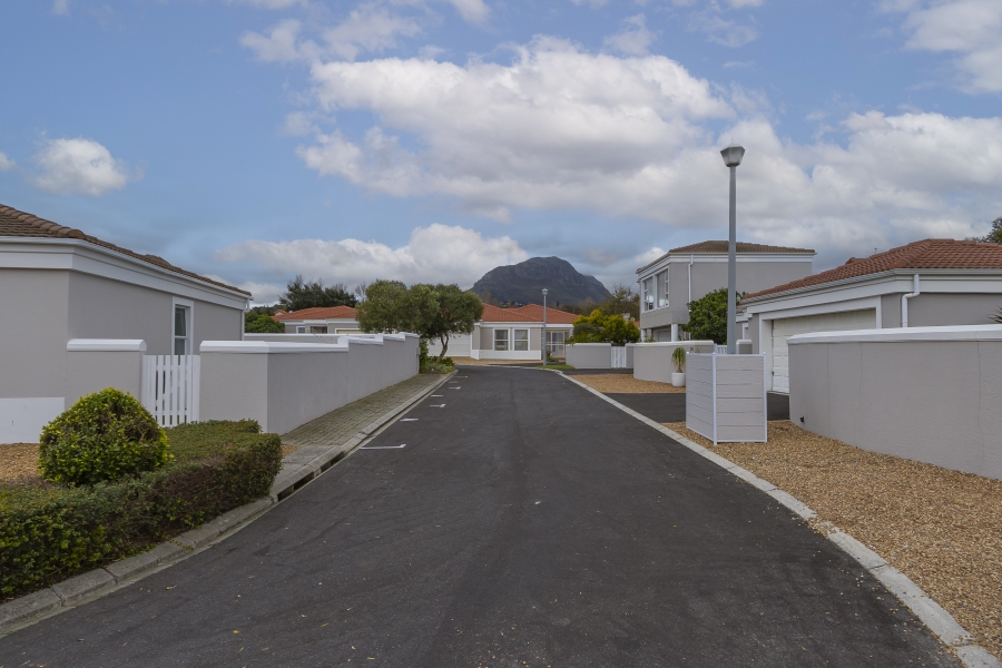 To Let 3 Bedroom Property for Rent in Somerset Ridge Western Cape